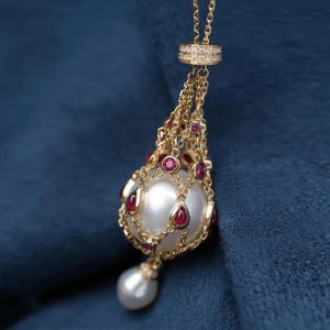 Australian white pearl 16mm natural pearl gemstone necklace for women to wear on various occasions such as dates, ceremonies and dinners.Adjustable chain length to match any outfit.