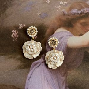 Vintage Drip Oil Camellia Pearl Earrings